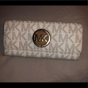 Michael Kors wallet!!